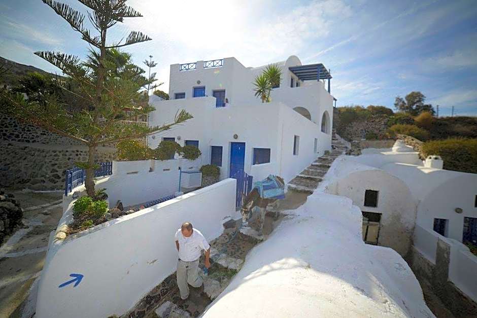 Georgis Apartments