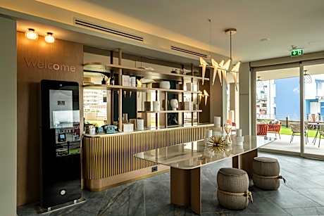 Visionair Suites & SPA-Room Only e Honesty Bar