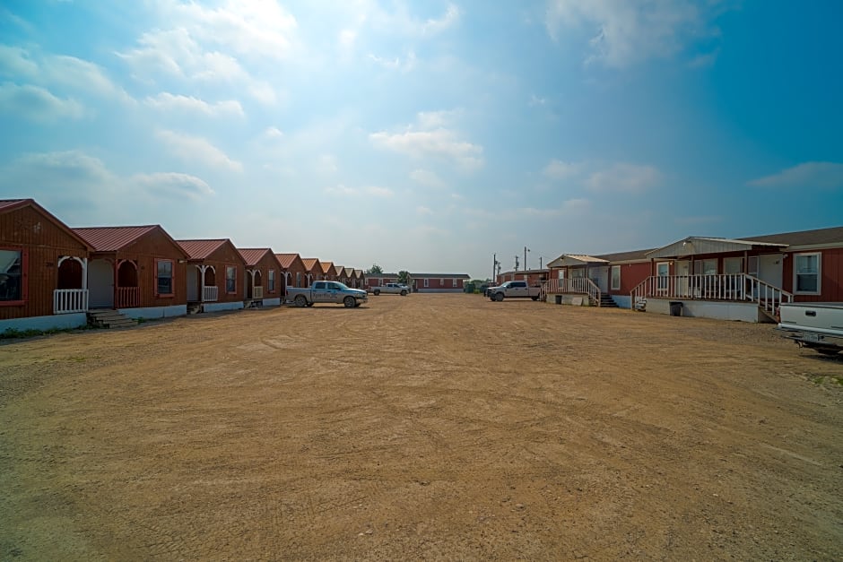 Grand Eagle Ford Lodge & RV Park