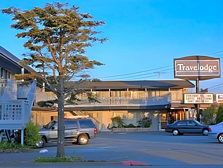 Redwood Inn