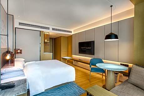 Deluxe King Room with City View