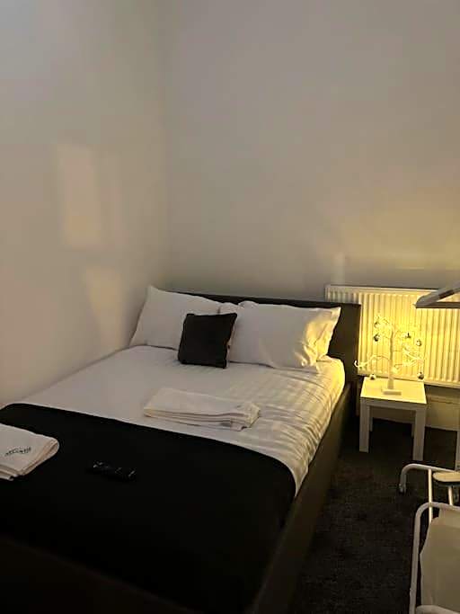 Room 3 • Double Bed in London King’s Cross