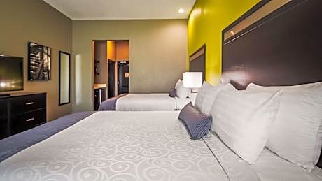 ACCESSIBLE - 2 QUEEN,MOBILITY ACCESSIBLE,BATHTUB,NSMK,FULL BREAKFAST
