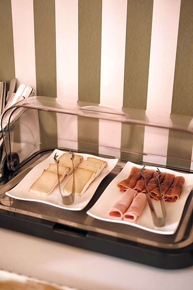 Logis Hôtel Le Relais De Beaucemaine