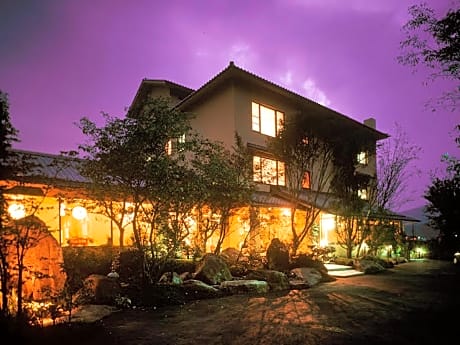 Yufuin Onsen Ryokan Mebaeso