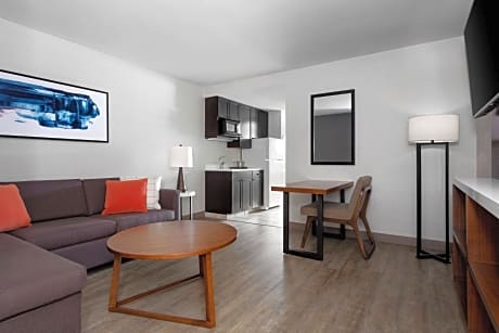1 Bedroom Suite, 1 Queen, Sofa bed