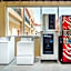 Econo Lodge Inn & Suites