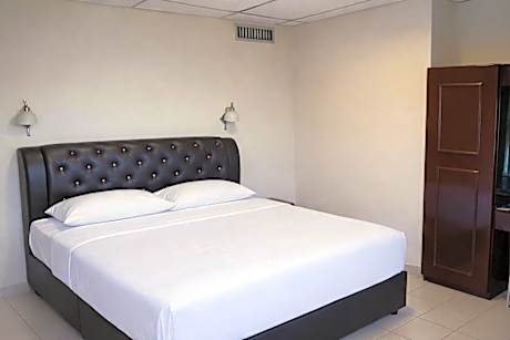 Standard - Queen Room