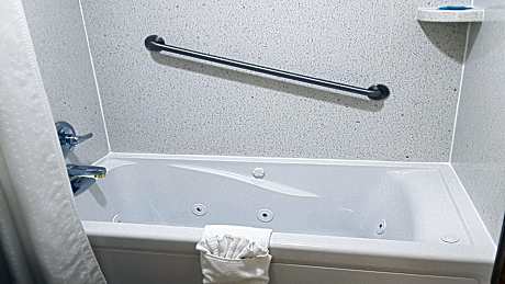 1 King Suite Mobility Accessible Tub