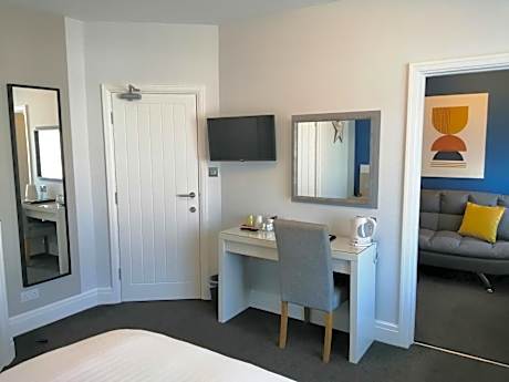 Deluxe Double Room (2 Adults + 1 Child)