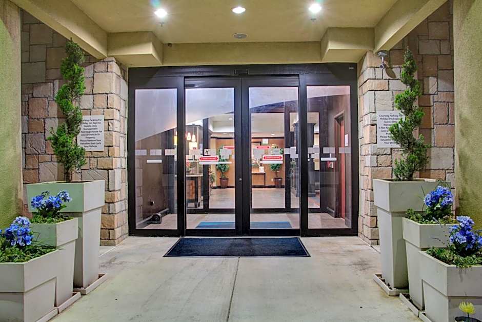 Holiday Inn Express Hotel & Suites Paris By IHG