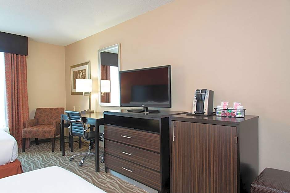 Holiday Inn Express Hotel & Suites Grand Rapids-North By IHG