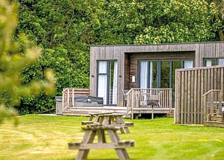 Swanborough Lakes Luxury Lodges