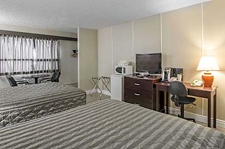 2 Queen Beds, Efficiency, Nonsmoking
