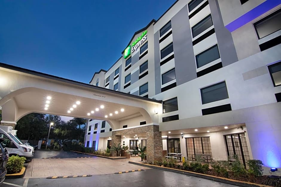 Holiday Inn Express and Suites Fort Lauderdale Airport West