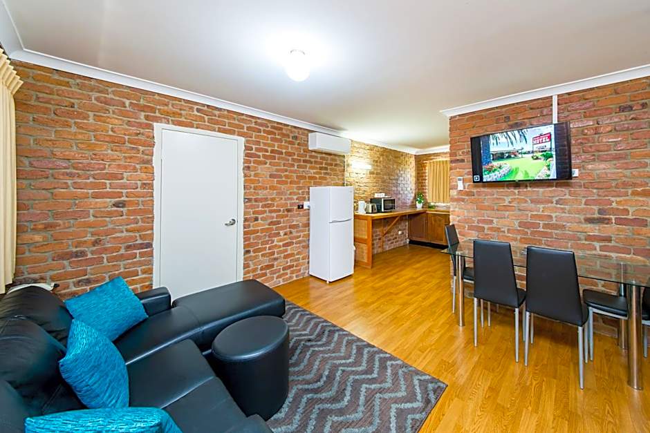 Wondai Colonial Motel & Ivory's Restaurant