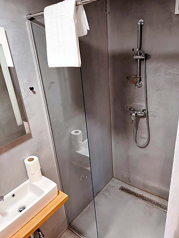 PJagodic Hotel Cerklje - 5min to Airport