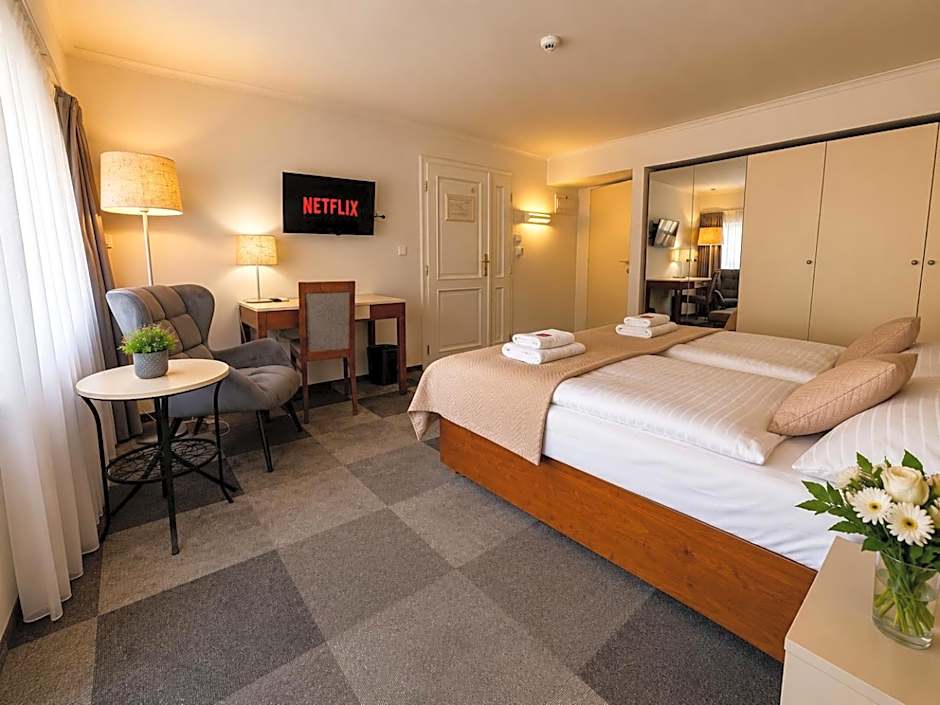 The Golden Wheel Hotel