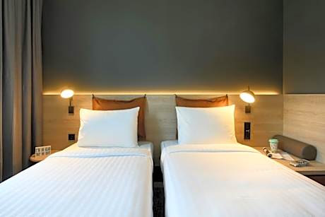 Moxy Sleeper Twin Room