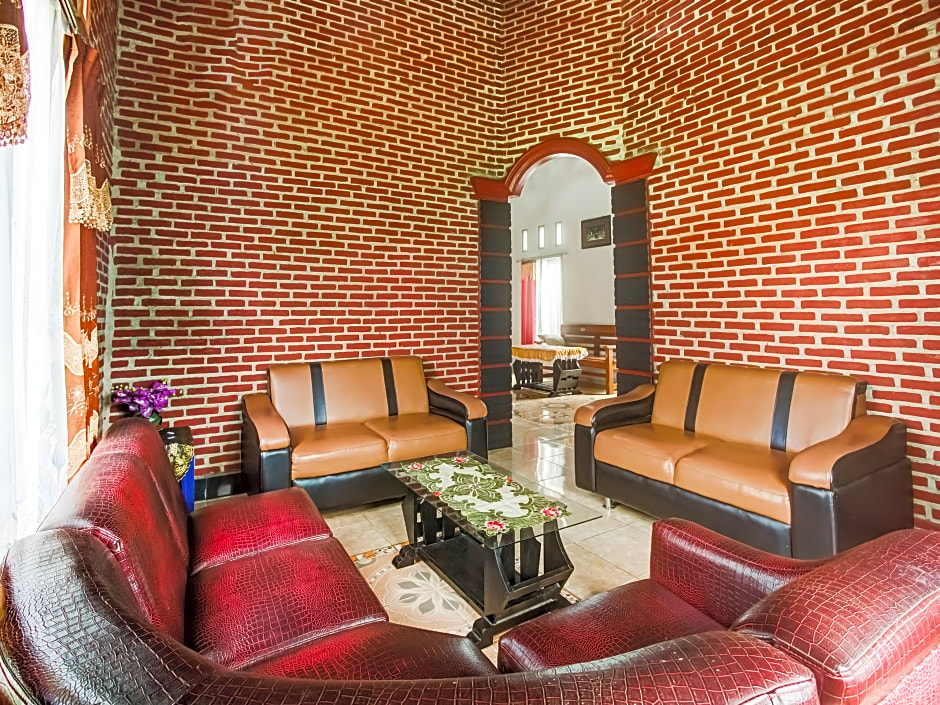 OYO 91255 Desa Wisata Embung Purworejo Syariah