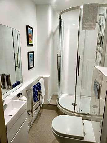 Queen Studio with Private Detached Bathroom