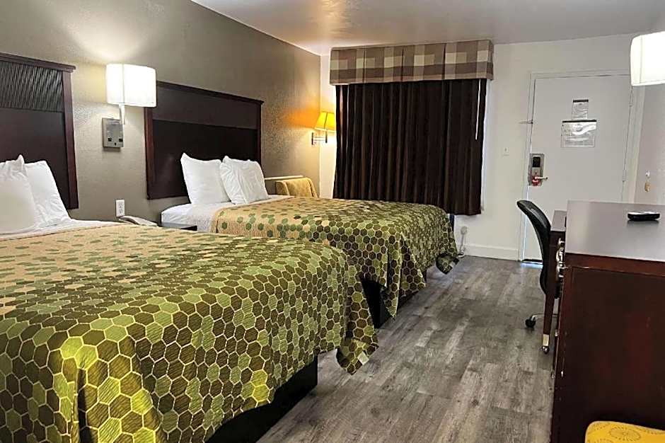 Econo Lodge Inn & Suites Macon North