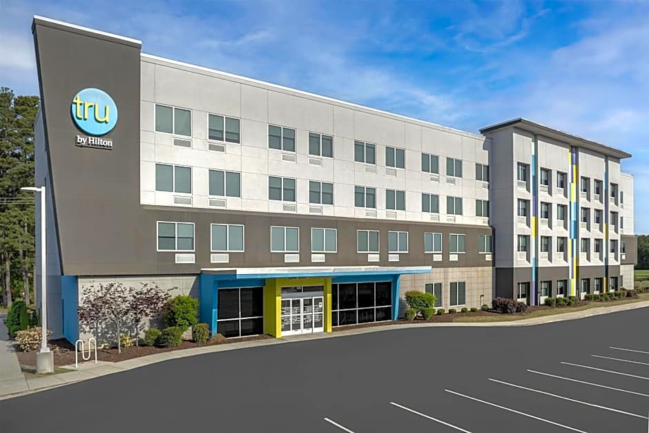 Tru by Hilton Fayetteville I-95