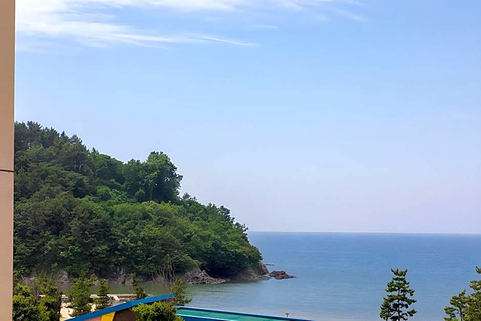 CozyCove Boutique Hotel