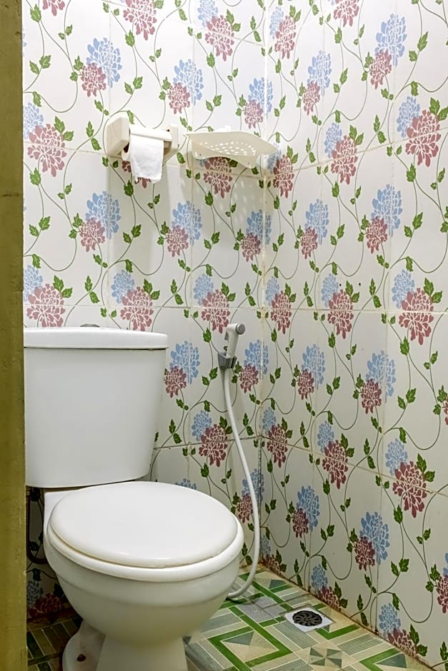 Vaccinated Staff - OYO 3046 Homestay Syariah Imah