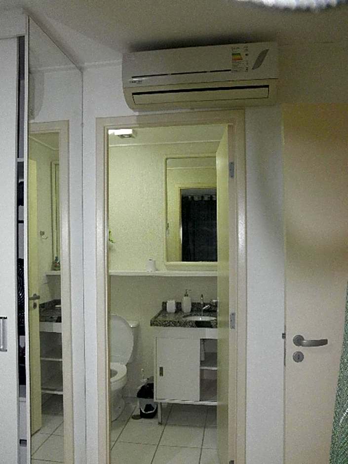 NA BEIRA MAR DE PAJUCARA - EDIFICO NEO 2- APARTAMENTO COM 02 QUARTOS - POSSUI VARANDA- VISTA LATERAL DO MAR- AVENIDA DOUTOR ANTONIO GOUVEIA 1081- CONSUMO ELETRICO É PAGO No CKECK-OUT 1KWH É 1,35 REIAS -TEM TELA DE PROTEÇÃO-