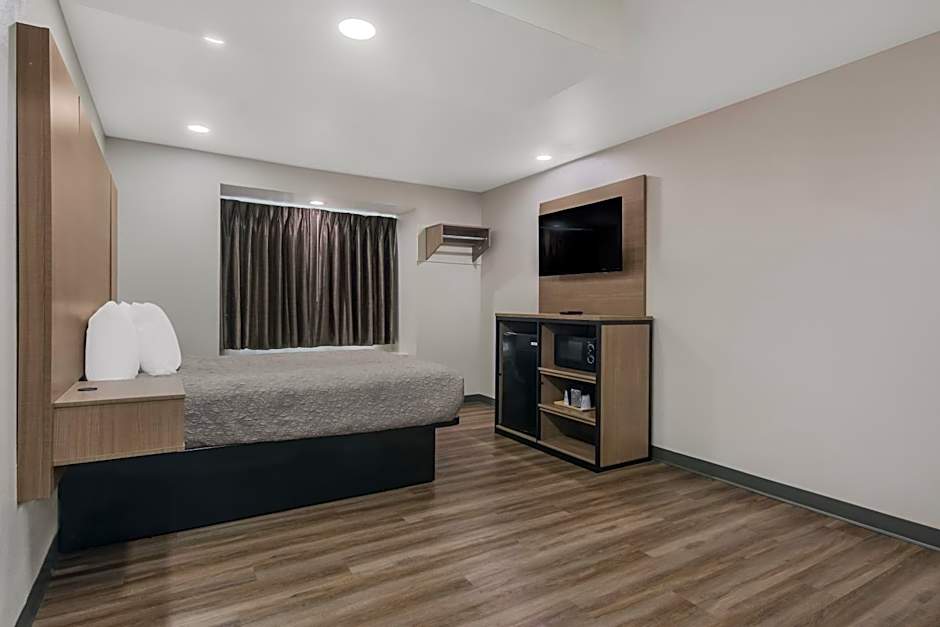 Americas Best Value Inn & Suites Lake Charles at I-210 Exit 5