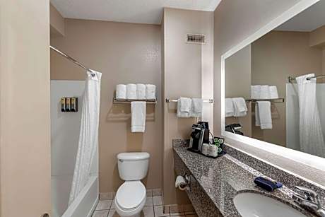 2 Queen Beds, Non-Smoking, Wireless High-Speed Internet, Microwave And Refrigerator, Table With Chai