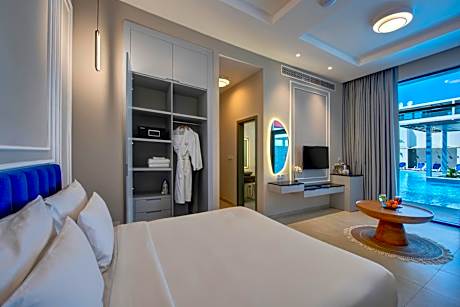 Chalet King Bed - Direct pool access