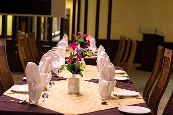 Hotel Sheela Shree Plaza