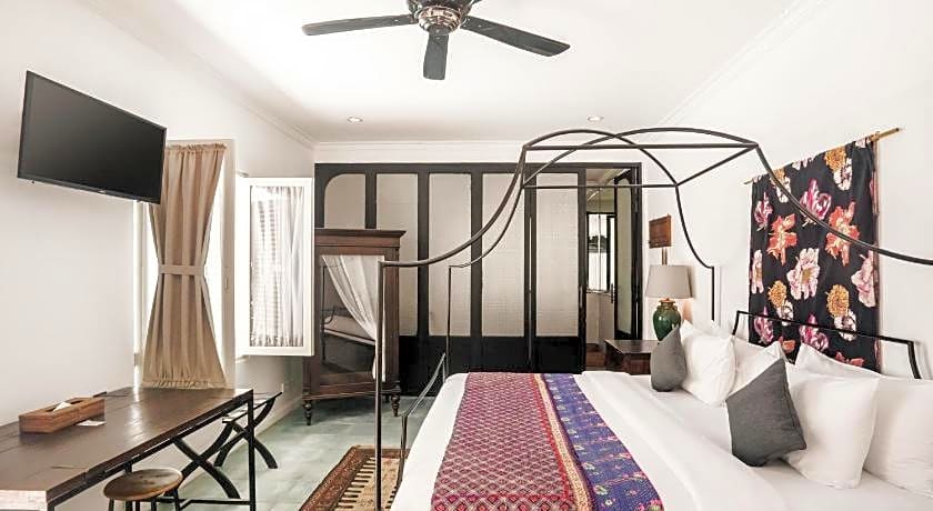 Brown Feather Hotel