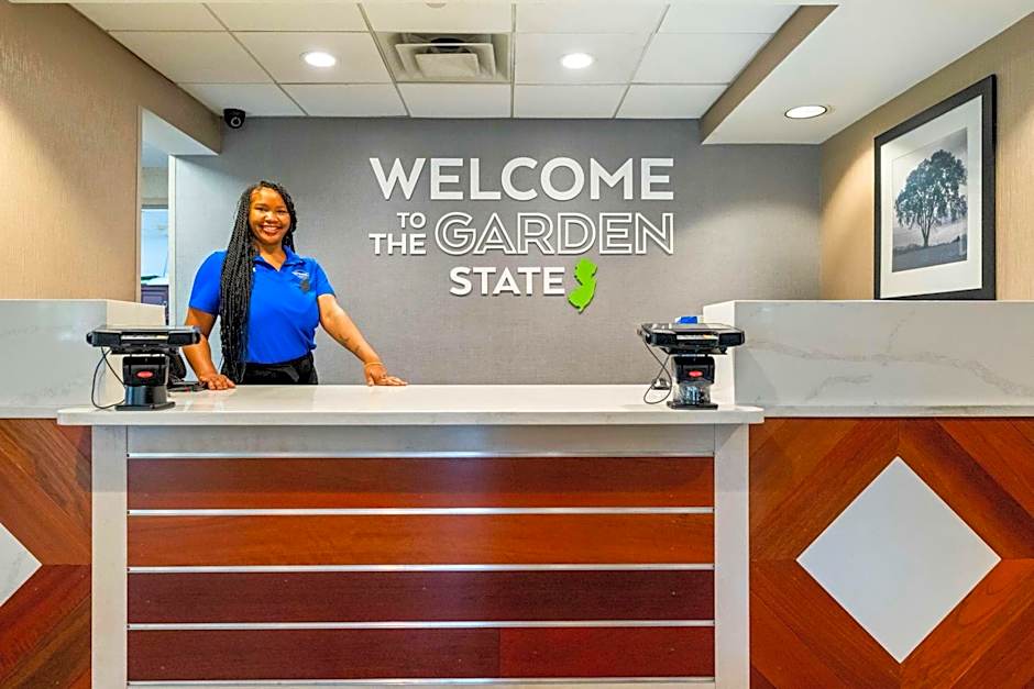 Hampton Inn By Hilton Ridgefield Park
