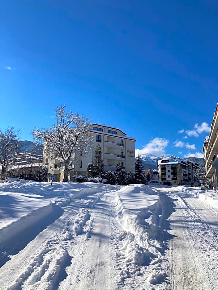 Parklands Hotel & Pool