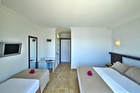 Triple Room with Sea View