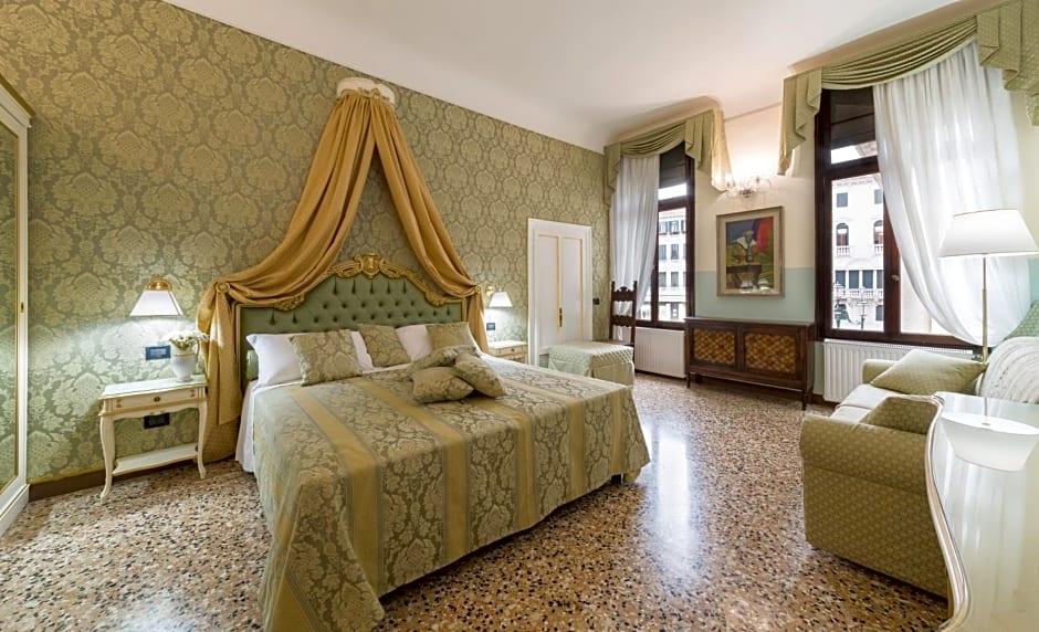 Friendly Venice Suites