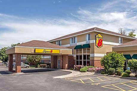 Super 8 by Wyndham Madison South