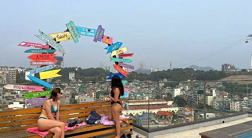 The Light Hotel Halong