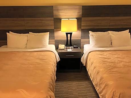 Quadruple Room with Two Queen Beds - Non Smoking