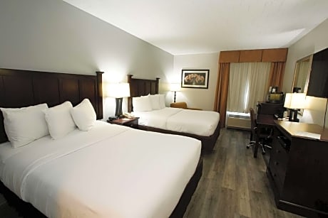 Queen Room with Two Queen Beds and Roll-In Shower - Disability Access