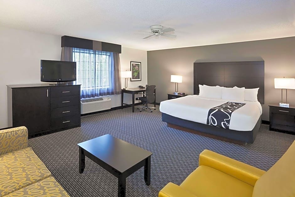 La Quinta Inn & Suites by Wyndham Cleveland Macedonia