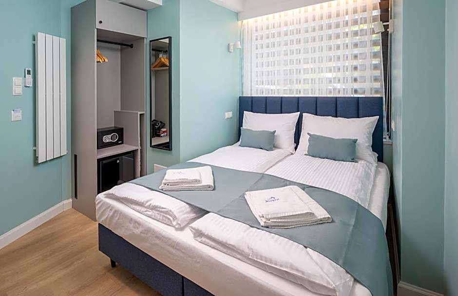 JESS INN Hostel Rondo Charles de Gaulle