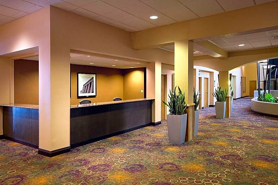 Embassy Suites By Hilton Hotel Kansas City-International Airport