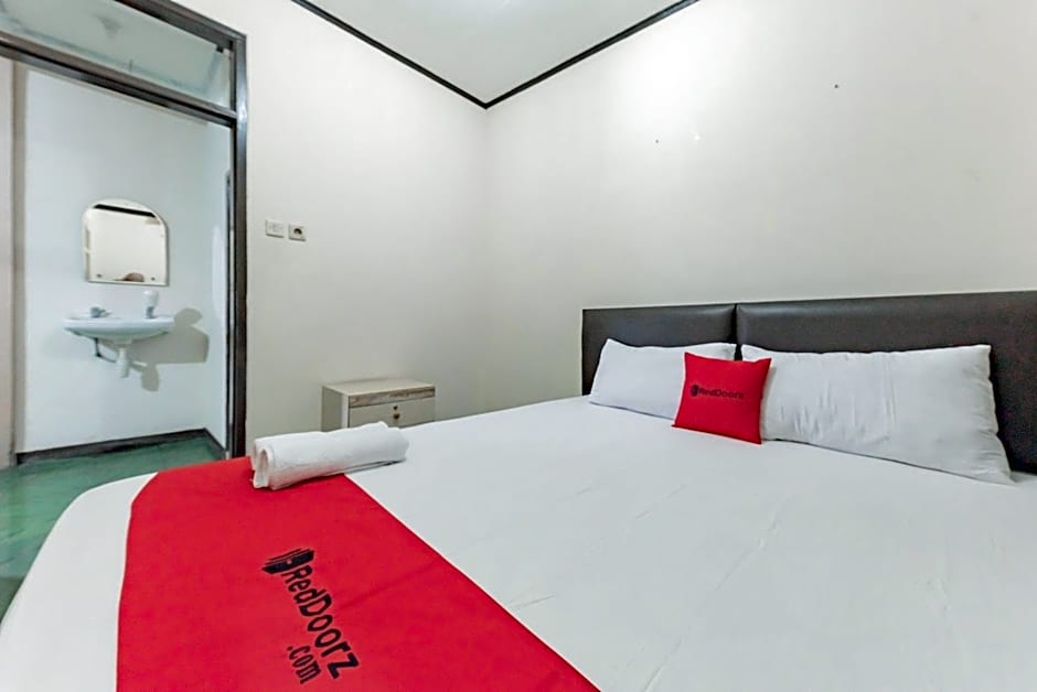 RedDoorz near Cikole Lembang