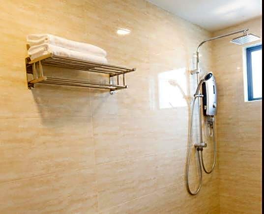 THE CROWN HOTEL @ KLIA 