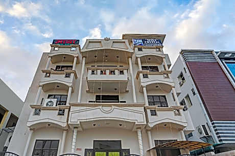 OYO Townhouse 81740 Hotel Maya Crystal