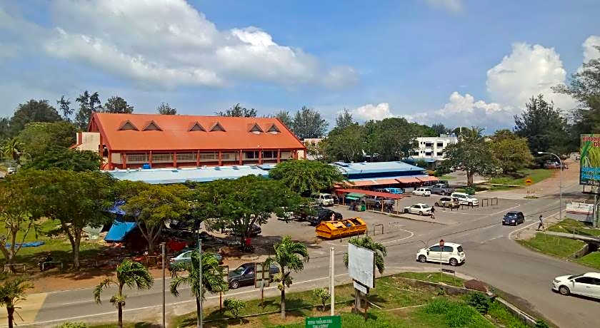 The Upper Deck Hotel